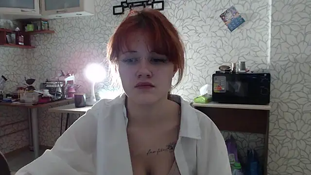 Pokazy przed kamerką – SolarAdrienne