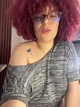 Czat XXX na żywo – Leyah__