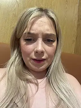 โชว์เว็บแคมของ CherryAuroraa