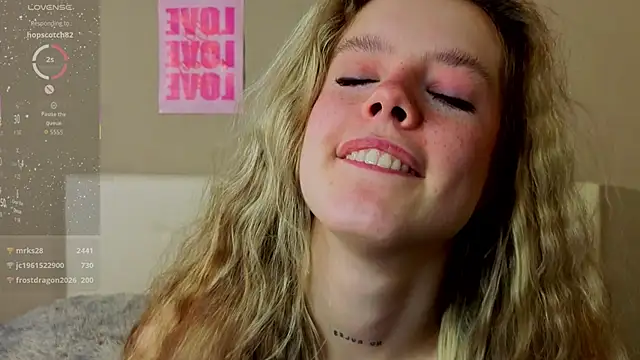 TiffinyMergist: онлайн-секс-чат