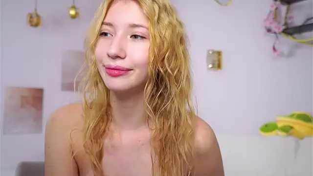 SunnivaCovil Chat XXX live