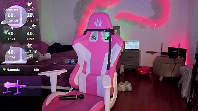 larah_uwu Live XXX Chat