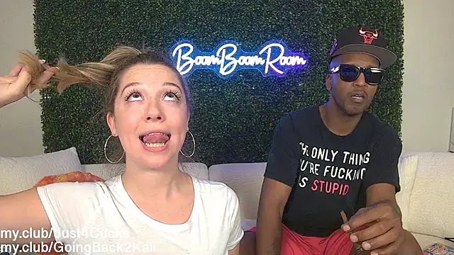 XXX chat uživo modela boomboomr00m