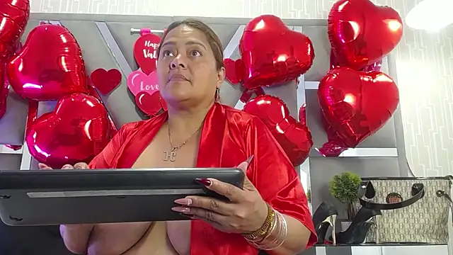 MonzerratBoyer Adlı Modelin Canlı XXX Sohbeti