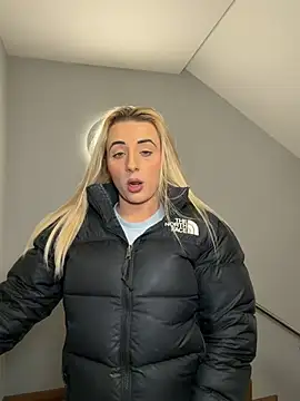 Pertunjukan Kamera Web Strongqueen