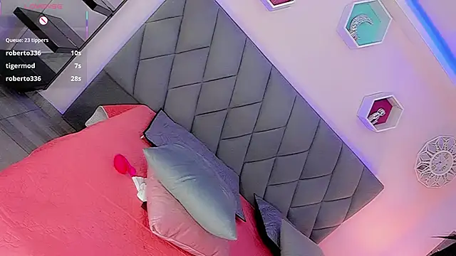 Amira_Ember Show in webcam