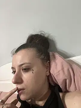 bunnythetailor Adlı Modelin Canlı XXX Sohbeti