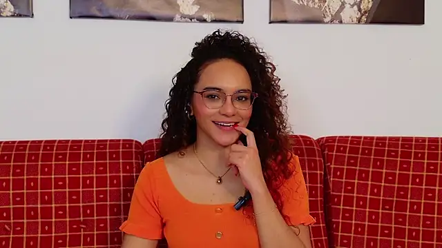 Taylor_Tina Adlı Modelin Canlı XXX Sohbeti