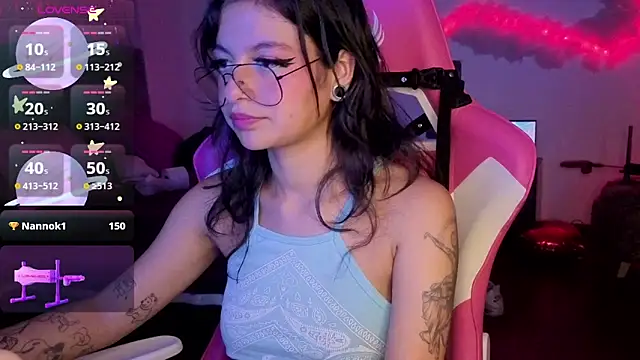 larah_uwuのライブXXXチャット