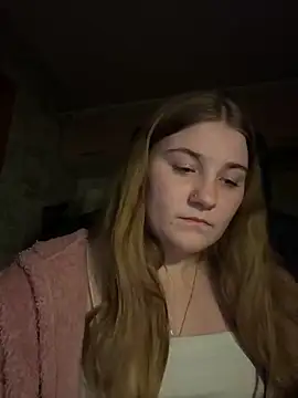 FLOWERS555 Adlı Modelin Canlı XXX Sohbeti