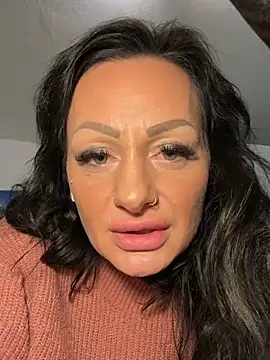 Mia-Roux Chat XXX live