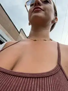 Ninabigtitied Chat XXX live