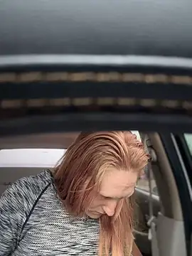 XXX chat uživo modela GoldenFlameGoddess