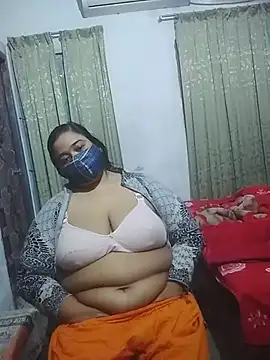 momo_loves Adlı Modelin Canlı XXX Sohbeti