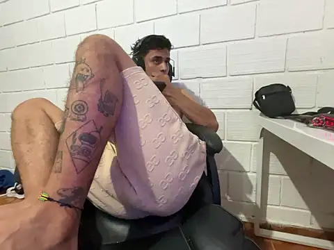 Max_TheHorseDickのライブXXXチャット