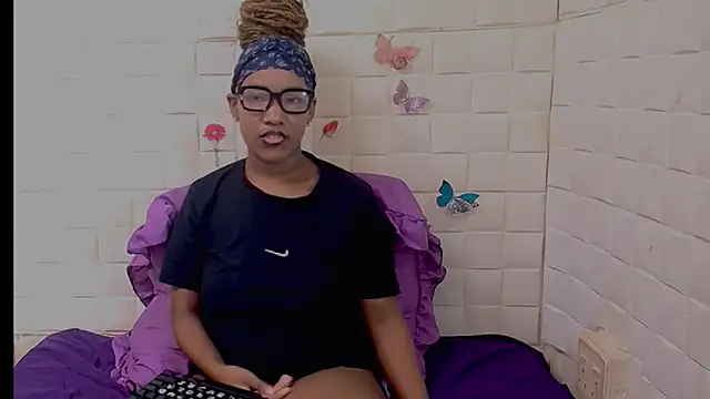 Chat +18 de EroticSexyPrada ao vivo