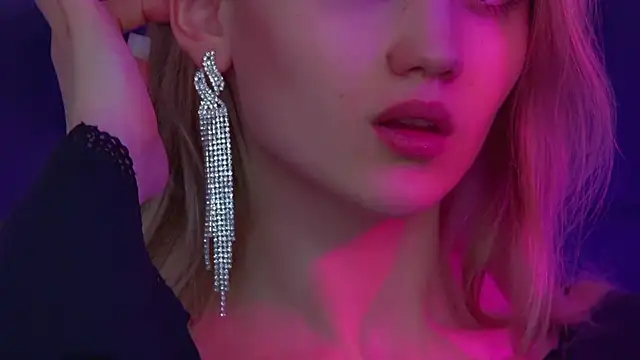 StacyEvances Adlı Modelin Canlı XXX Sohbeti