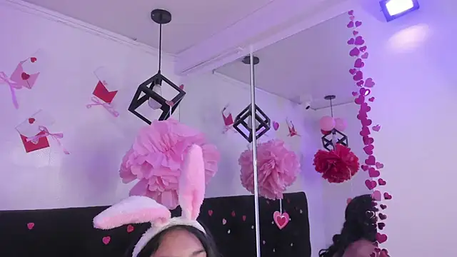 Show modela Anniie__Evans na web-kameri