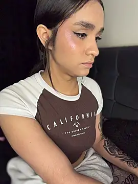 Isabella-Teen Adlı Modelin Canlı XXX Sohbeti