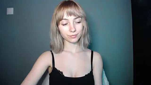 LuciaYoung Chat XXX in diretta