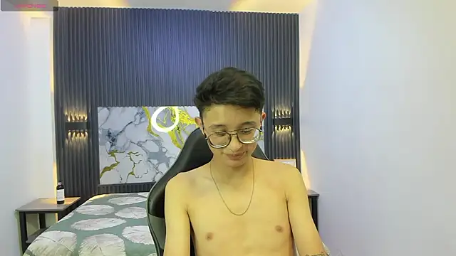 แชท XXX สดของ SantiagoRusso18