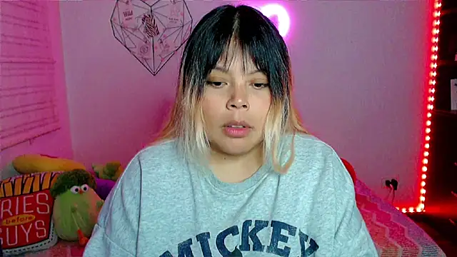 Chat XXX en directo de EllieMoonX