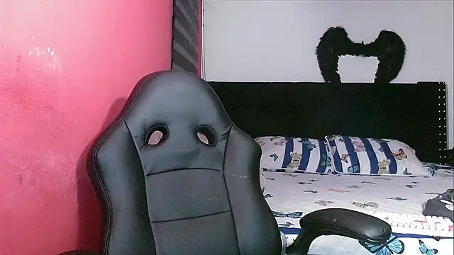 Chat +18 de charlotedoll ao vivo