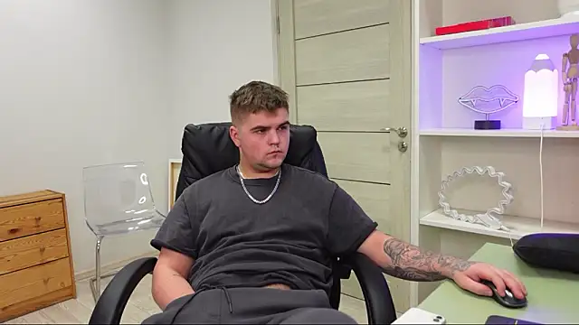 Jackson_Teele: διαδικτυακό σόου στην κάμερα