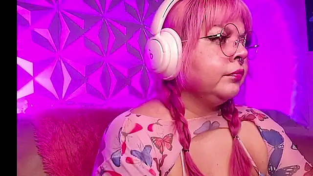 Chat +18 de Satyn_doll ao vivo