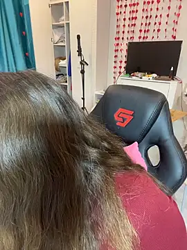 DienkaGreen live XXX chat