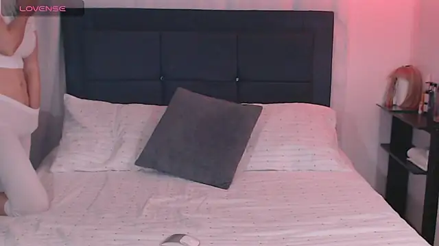 MEGANB3のライブXXXチャット