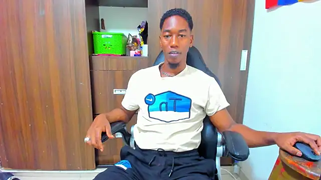 Dreamastercum_のライブXXXチャット