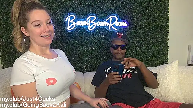 boomboomr00m Show in webcam