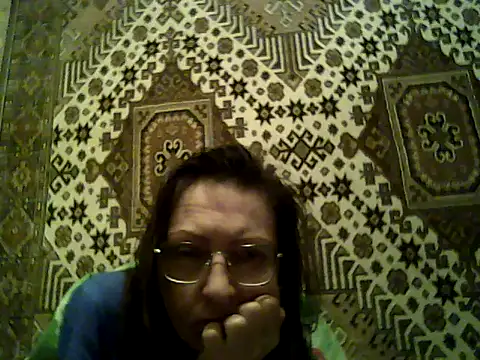 FayInessaKissのライブXXXチャット