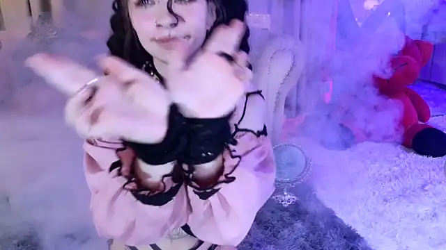 zephirahabney: διαδικτυακό σόου στην κάμερα