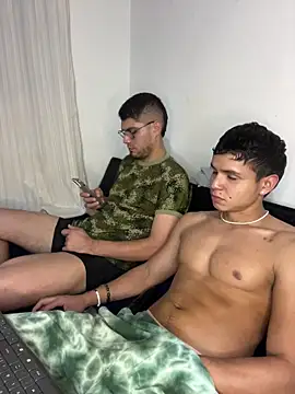 mirallesandbig: онлайн-секс-чат