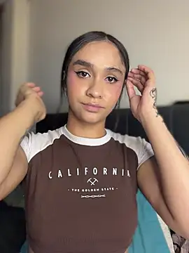 Isabella-Teen Chat XXX in diretta