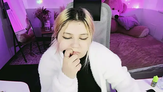 DiaAngell: онлайн-секс-чат