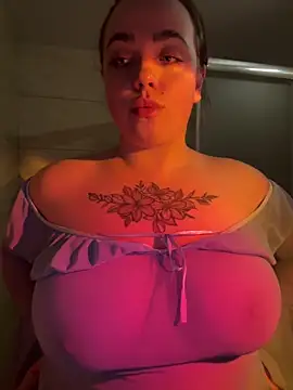 Chat +18 de AliraX ao vivo