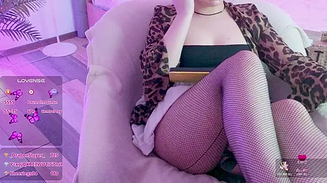 Chat +18 de baby_debbie ao vivo