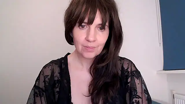 Ella_Next_Doorn Webbikameraesitys