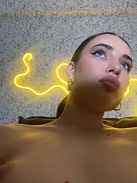 Ariana_Sanderss: онлайн-секс-чат