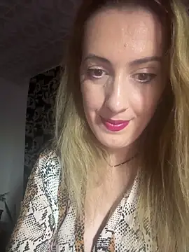 DollieRosse Adlı Modelin Canlı XXX Sohbeti