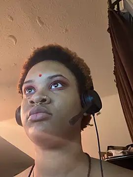 Chat +18 de nickytheehawtie ao vivo