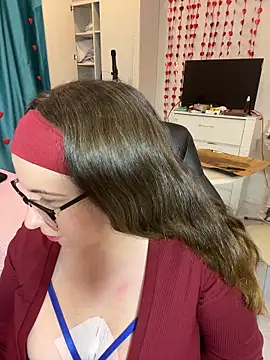 DienkaGreen Adlı Modelin Canlı XXX Sohbeti