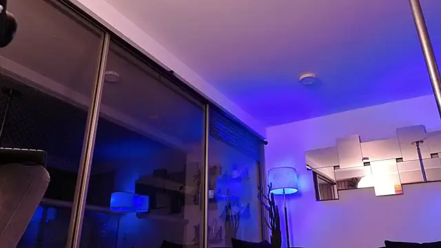 XXX chat uživo modela mandi4pole_