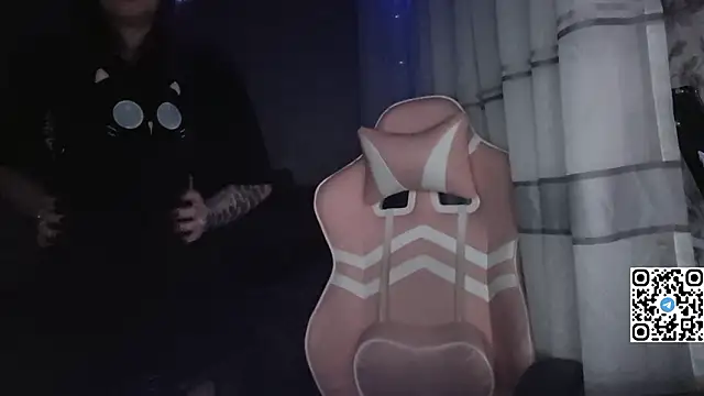 KristiBloomのウェブカメラショー