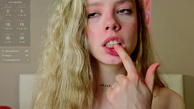 TiffinyMergist 即時 XXX 聊天