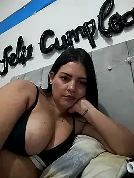 XXX chat uživo modela Mia_Hampton