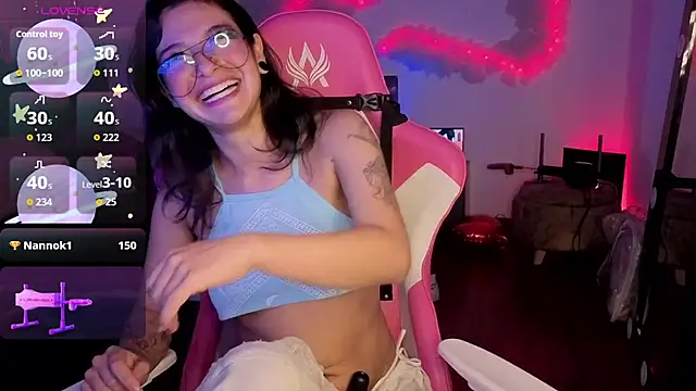 XXX chat uživo modela larah_uwu